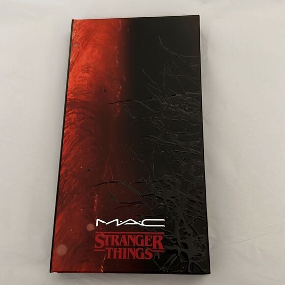 1 LEFT! Mac Stranger Things The Void Eye Palette - Picture 7 of 9